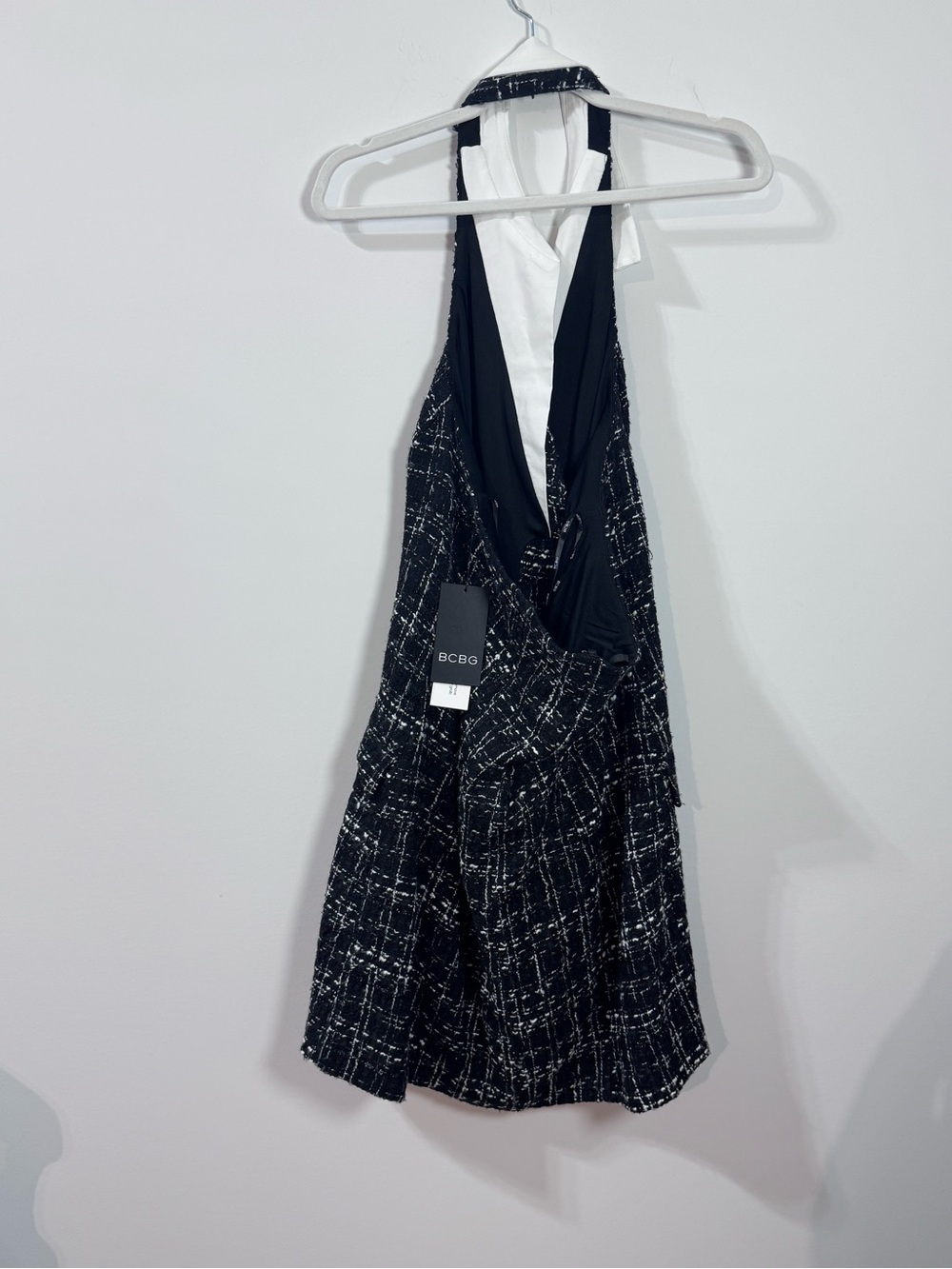 BCBG Sleeveless Black & White Tweed Halter Dress w/ Gold Buttons, Faux Pockets - Picture 6 of 13